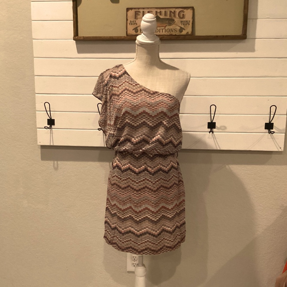 Formula Joven  One Shoulder Mini Dress